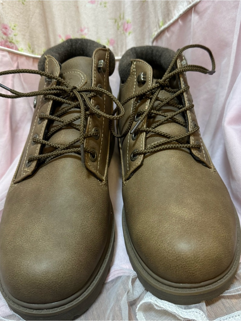 brown lugz low top boots